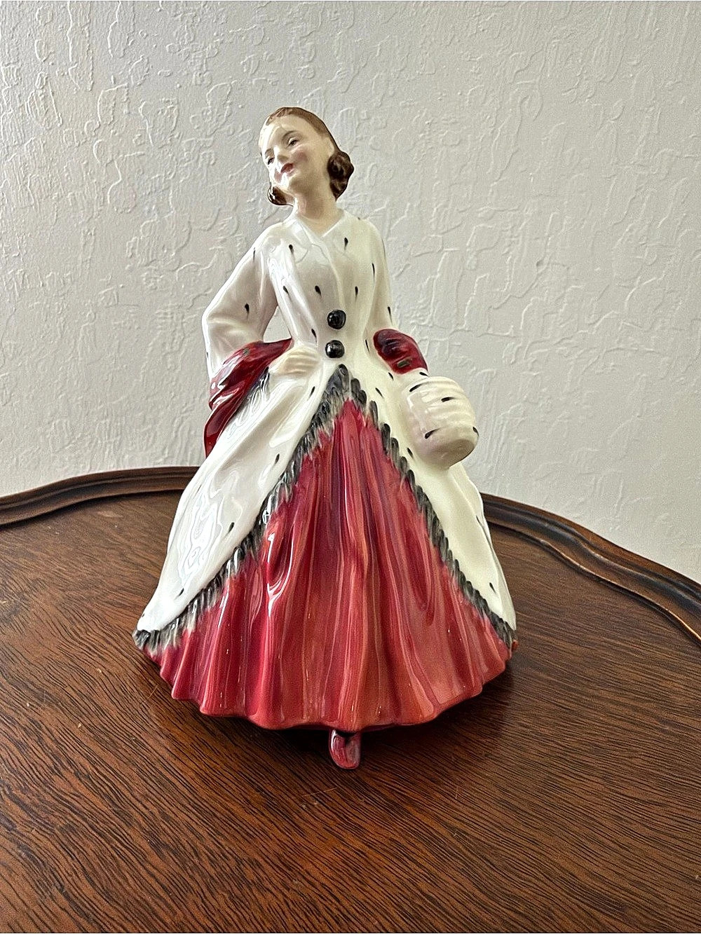 Royal Doulton The Ermine Coat HN 1981 Figurine White & Red Decor